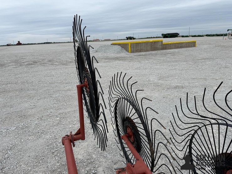 m&w-3pwr-5-wheel-3-pt-rake-image-16