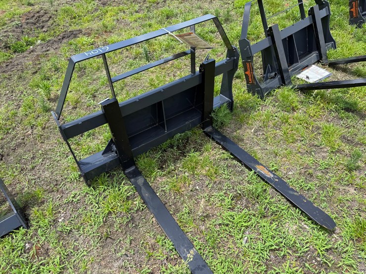 #6104-•-mini-skid-steer-pallet-fork-frame-image-1