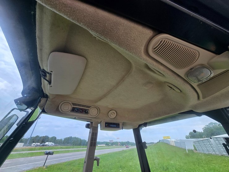 john-deere-6105d-image-34