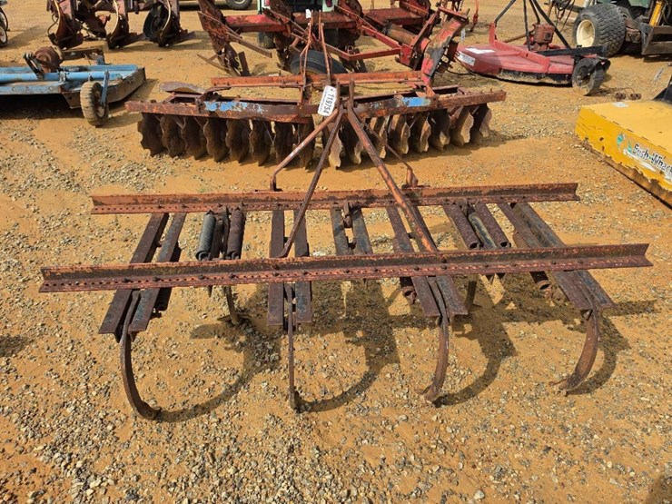 142---6-shank-chisel-plow-image-3