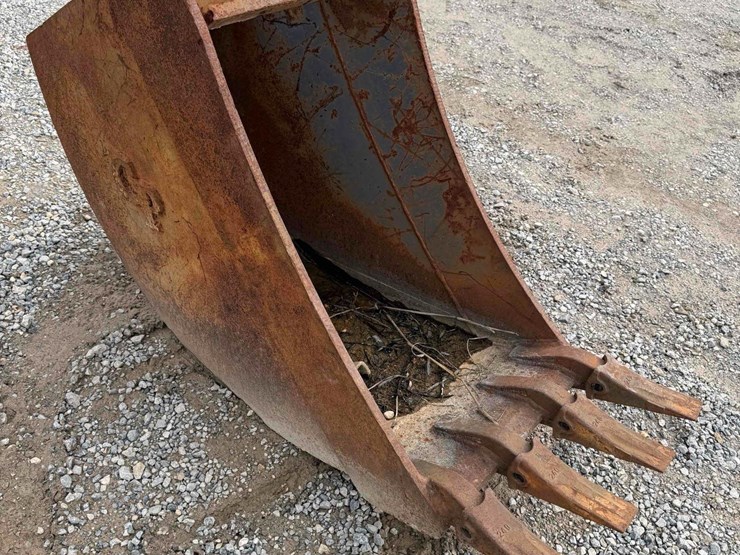 16”-cp-toothed-bucket-image-2