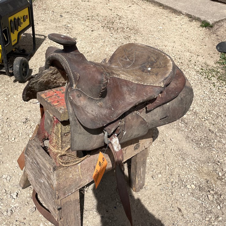#2126 • 15" Saddle