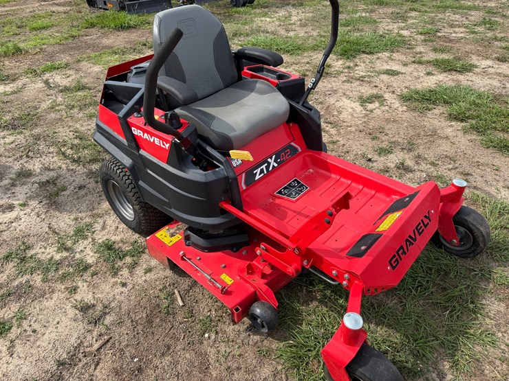 #6006-•-gravely-42"-ztx42-zero-turn-lawnmower-image-8