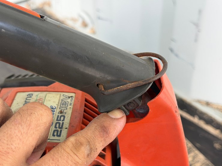 #6039-•-husqvarna-225/hbv-handheld-leaf-blower-image-7