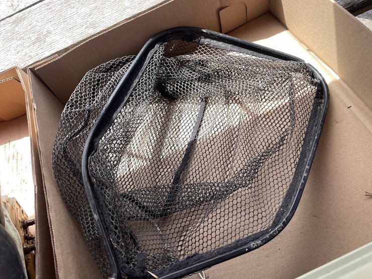 #2132-•-plano-tackle-box,-minnow-bucket,-and-oddspro-rubber-net-image-11