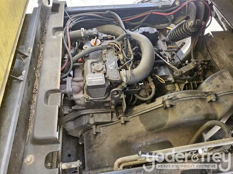 2012-john-deere-gator-image-16