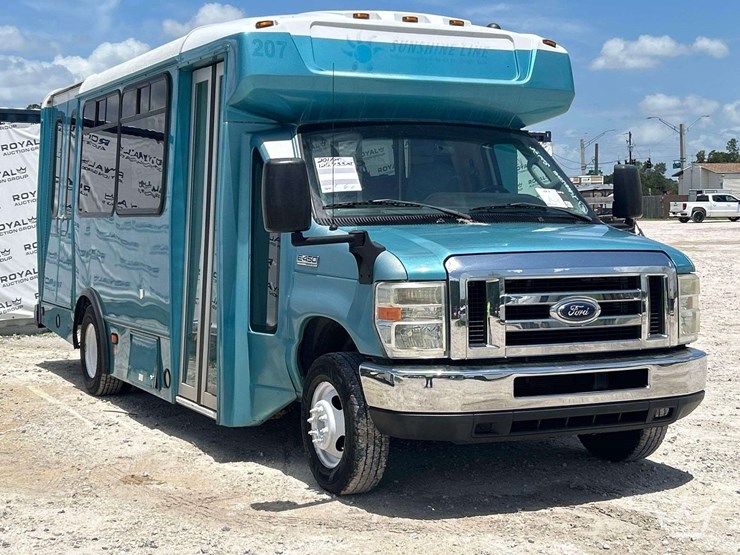 2017-ford-e450-image-2