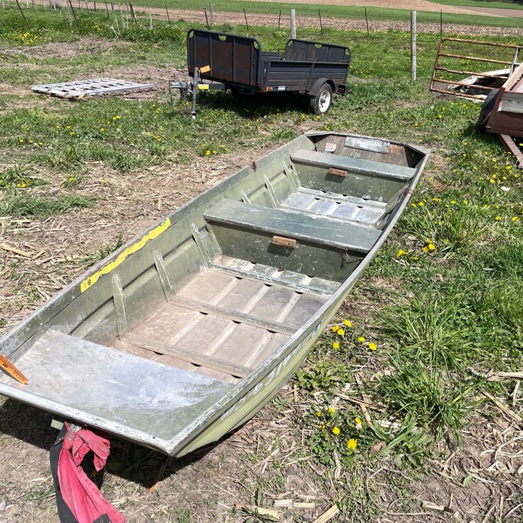 #2112 • 14' Alumacraft Aluminum Flat Bottom Boat