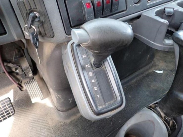 2005-international-durastar-4200-image-17