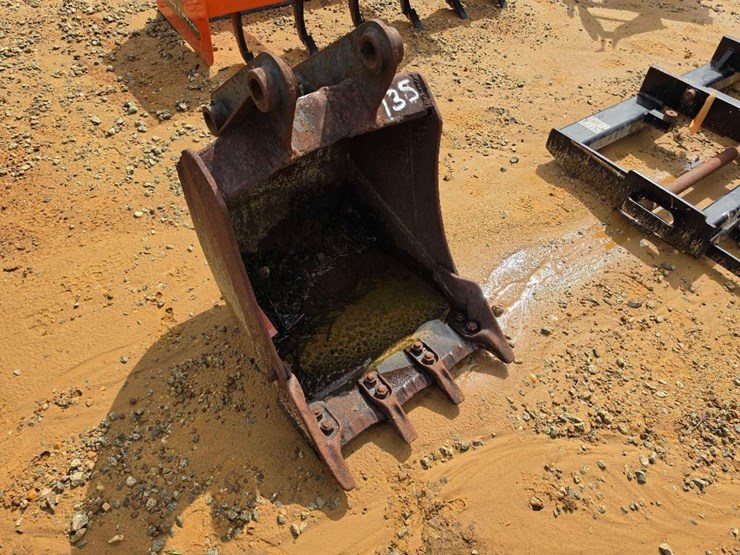135---used-24"-bucket-image-4