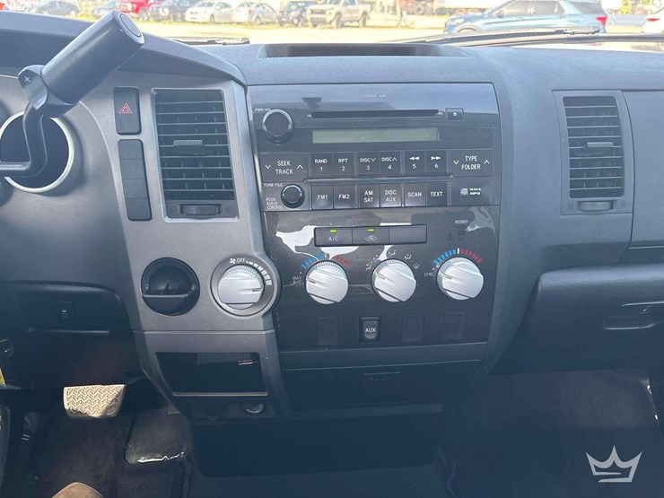 2011-toyota-tundra-image-15