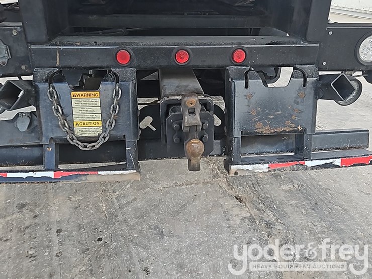 2014-peterbilt-337-image-16