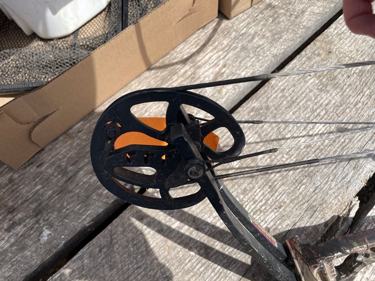 #2139-•-vortex-youth-compound-bow-image-9