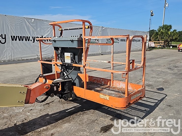2018-jlg-400s-image-10
