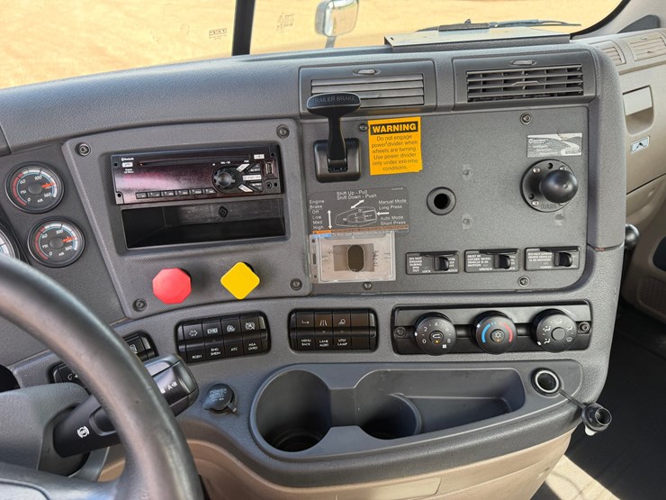 #16229-•-2017-freightliner-cascadia-px12506457-image-12