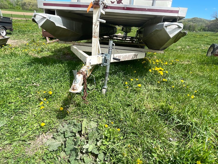 #2103-•-1990-kennedy-24'-supreme-pontoon-and-trailer-(has-wi-title)-image-39
