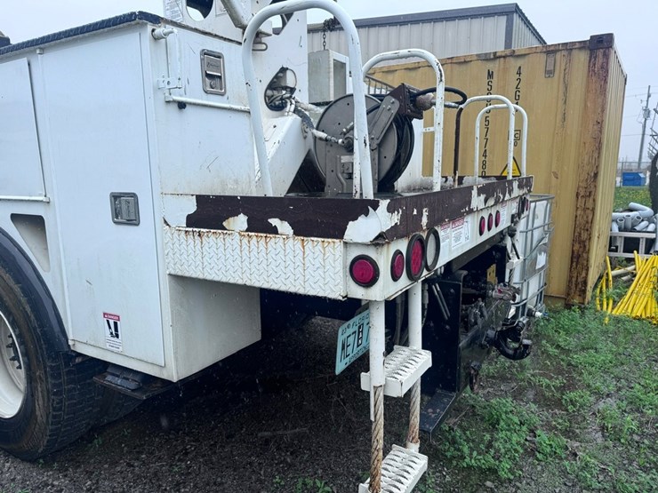 2020-freightliner-m2-106-image-28
