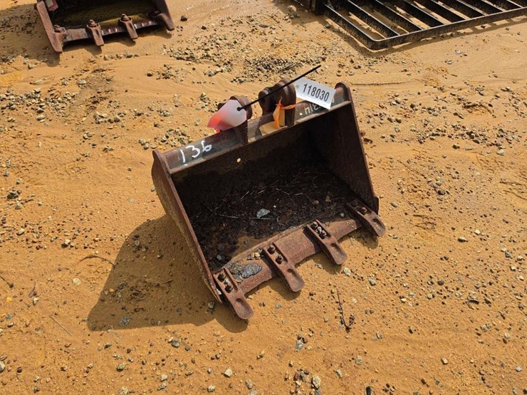 136---used-24"-jcb-bucket-image-4