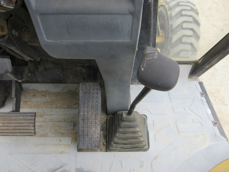 2022-caterpillar-416c-image-12