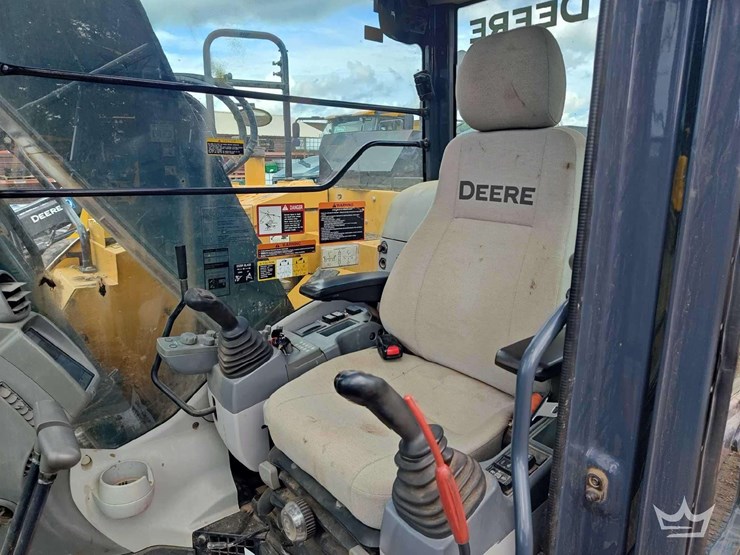 2020-deere-135g-image-22