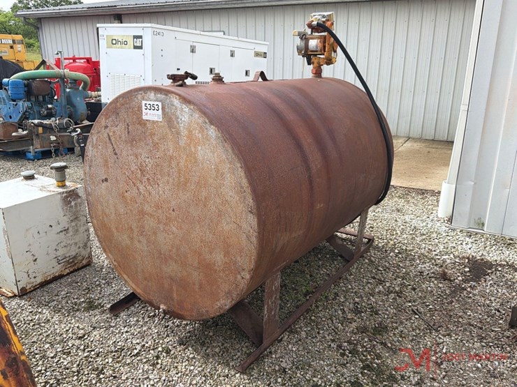 approximately-1,000-gallon-skid-mounted-fuel-tank-w/-gas-boy-electric-pump-w/-meter-image-2