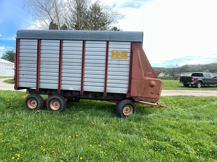 #3296-•-h&s-7-+-4-twin-auger-chopper-box-image-4