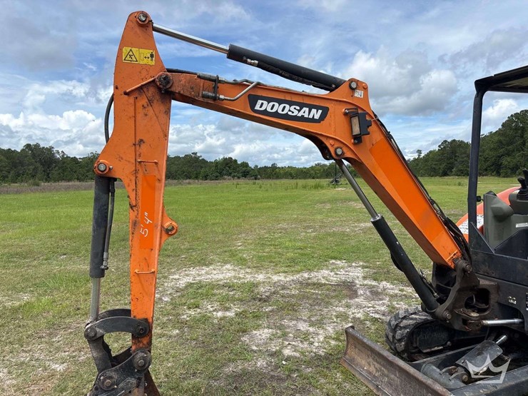 2019-doosan-dx35-mini-excavator-image-11