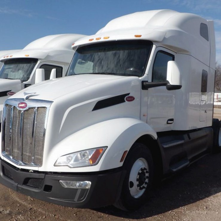 2023 PETERBILT 579