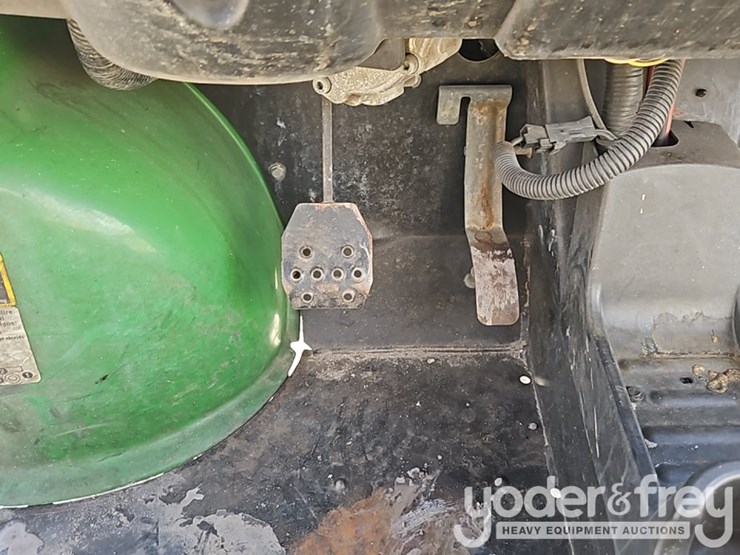 2012-john-deere-gator-image-21