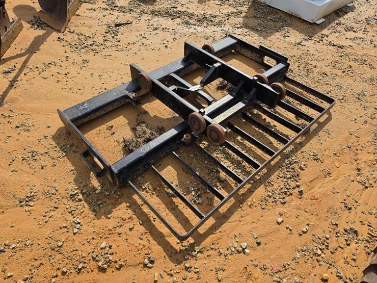 125---superior-fabrication-forklift-image-4