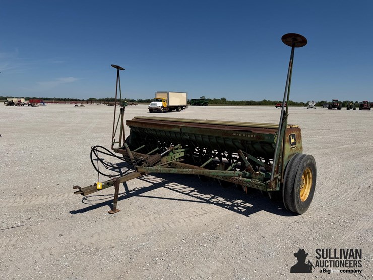 john-deere-8300-image-1