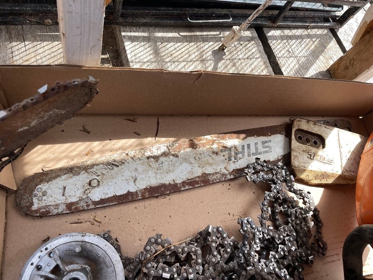 #2131-•-(2)-stihl-chainsaws-image-16