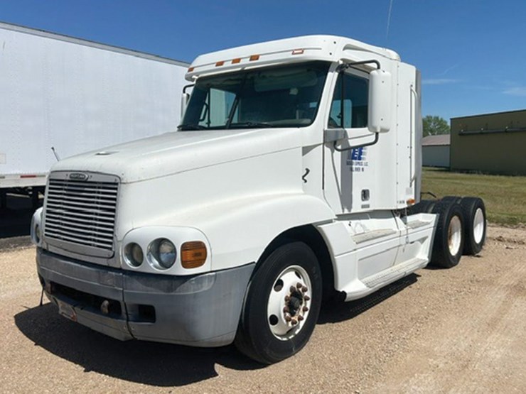 2000-freightliner-c120-century-class-image-2