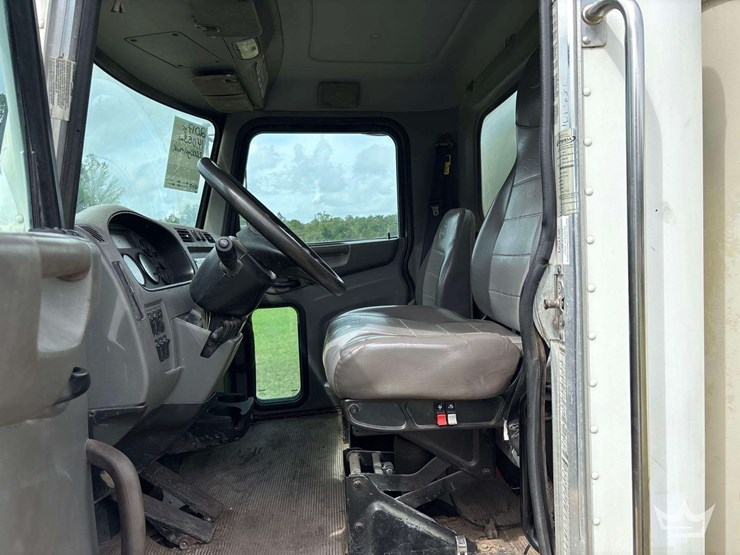 2017-peterbilt-337-image-31