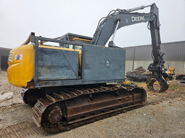 2010-deere-200d-lc-image-11