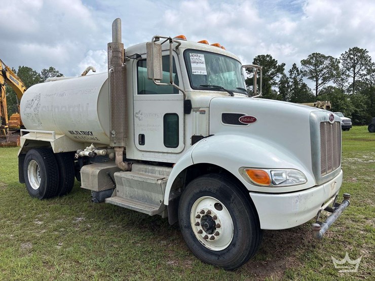 2017-peterbilt-337-image-2