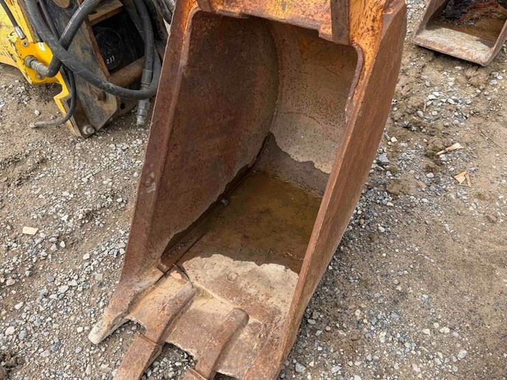 16”-toothed-bucket-image-1
