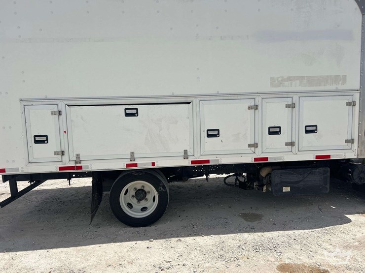 2020-isuzu-nrr-image-20