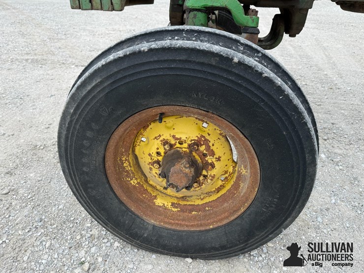 john-deere-4010-image-9
