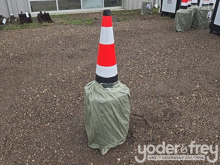 unused-saftey-traffic-cones-(20-of)-image-4