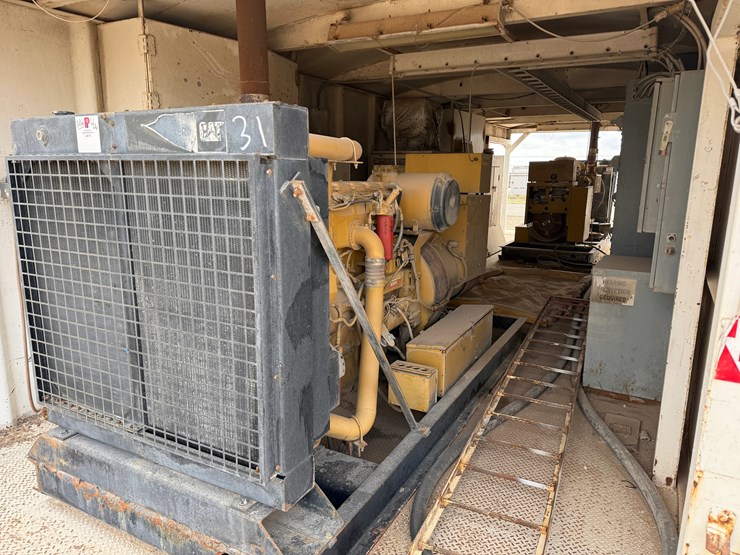 2012-caterpillar-c15-image-1