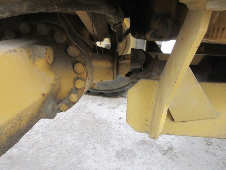 2022-caterpillar-416c-image-27