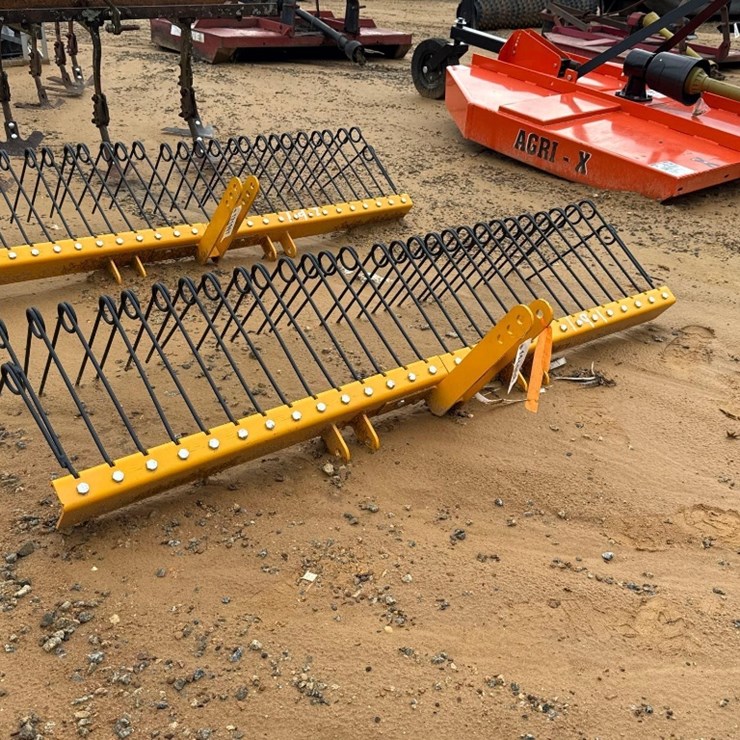 191 - 6' 3PT HITCH STRAW RAKE