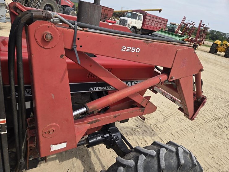 case-ih-585-image-14