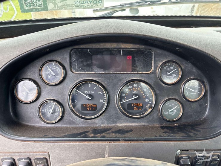 2017-peterbilt-337-image-34