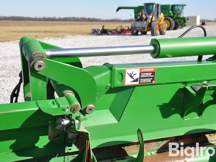 2023-john-deere-c18f-image-17