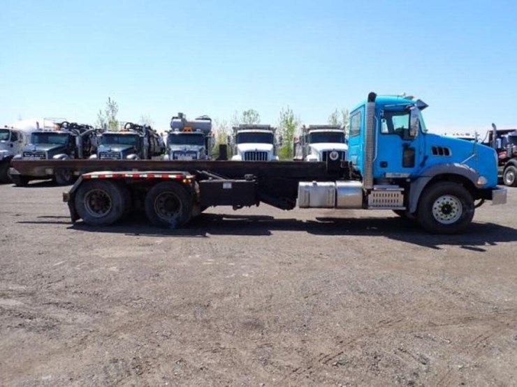 2015-mack-granite-gu813-image-4