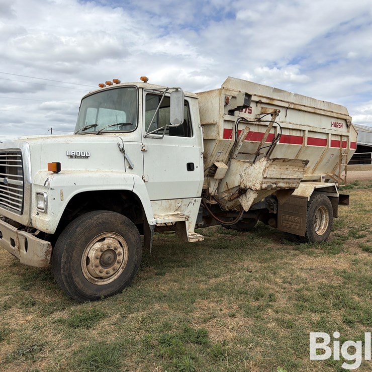 1992 FORD 8000