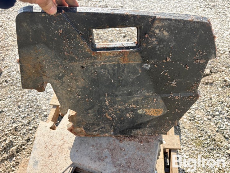 case-ih-magnum-front-suitcase-weights-image-12