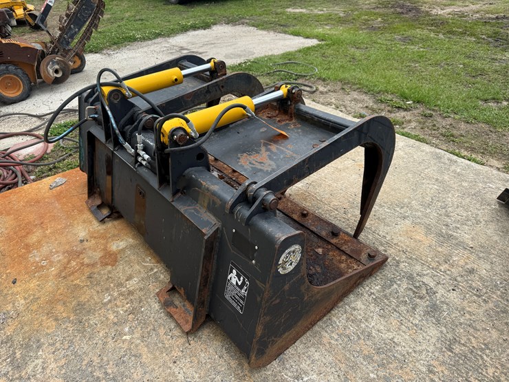 cl4-grapple-bucket-67"-fior-skid-steer-image-3
